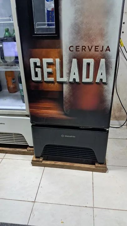 Cervejeira Metalfrio 574 Litros Controlador touch semi-Nova - Foto 3