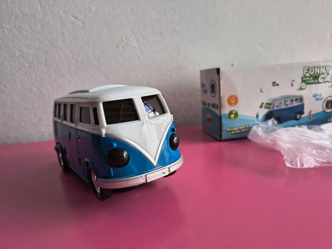 Miniatura Kombi bate -volta  Divertida e Inteligente