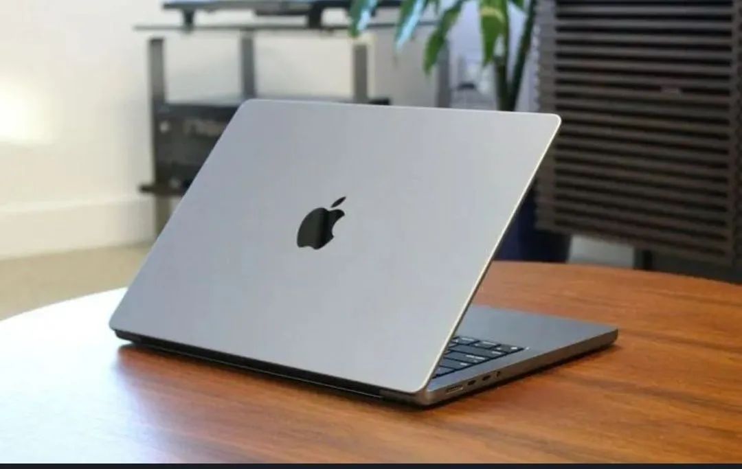 【ゆうた】Macbook pro M3 14インチ　16GB 1Tb MacBook Pro M3, 1TB, Tela 14,2