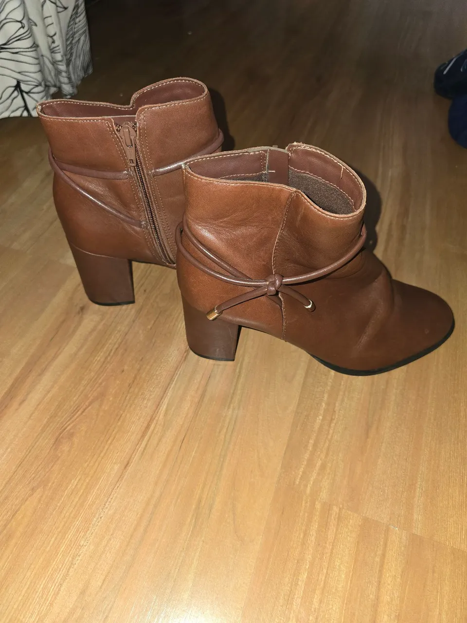 Bota de Couro Marrom - Elegância e Conforto