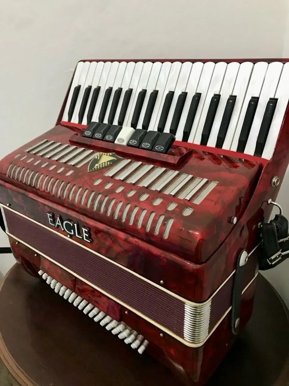 Acordeom Eagle 80 baixos com case - Foto 2
