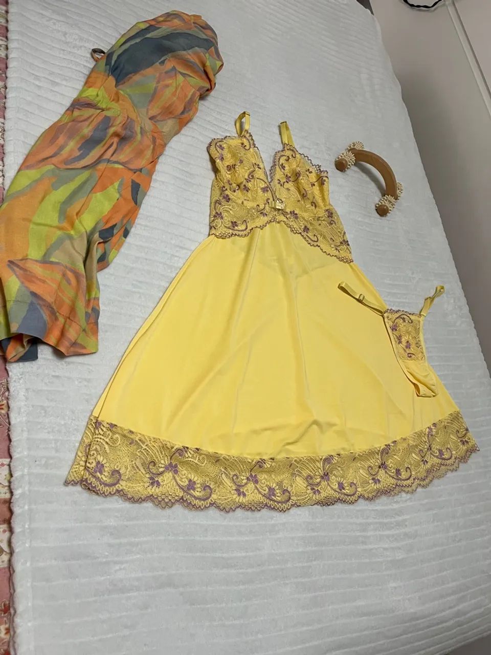 Camisola de renda amarelo TAM M , nova 