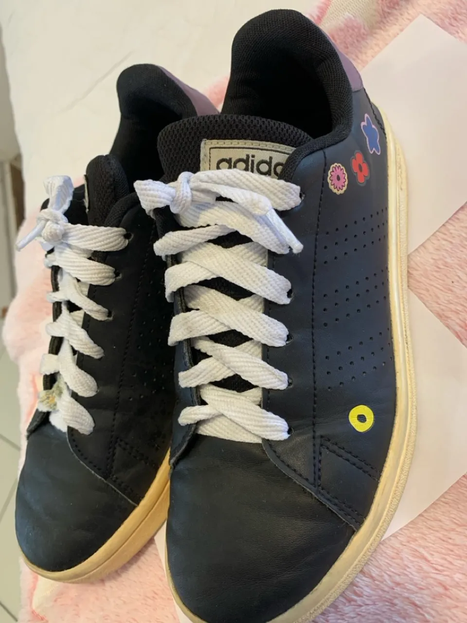 Tênis Adidas Feminino Preto com Detalhes