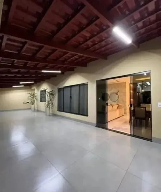 Imóvel para venda tem 412 metros quadrados com 3 quartos
