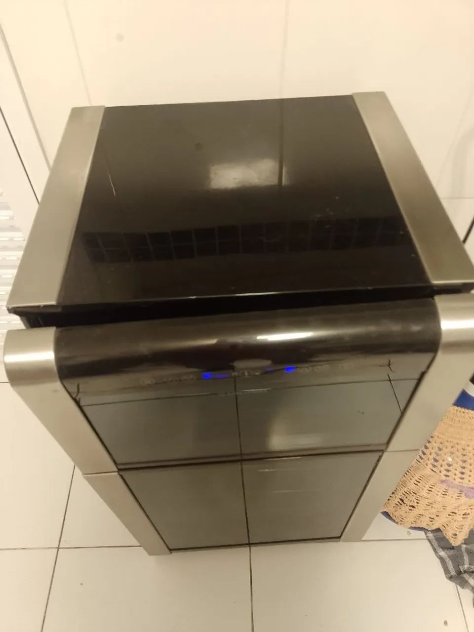 Adega Eletrolux 25 garrafas . Tem que poro gás  - Foto 2