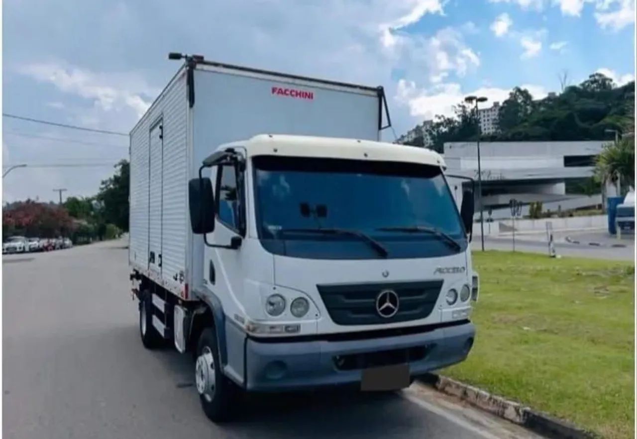 Accelo 1016 Baú Seco Ano 2014