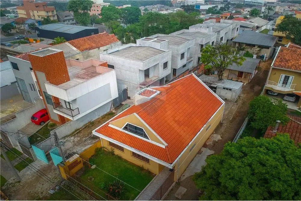 Sobrado na planta à venda bairro Fazendinha 3 quartos.