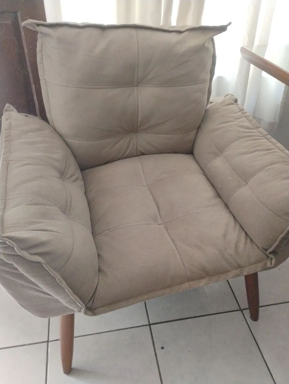 Poltrona estofada opala 