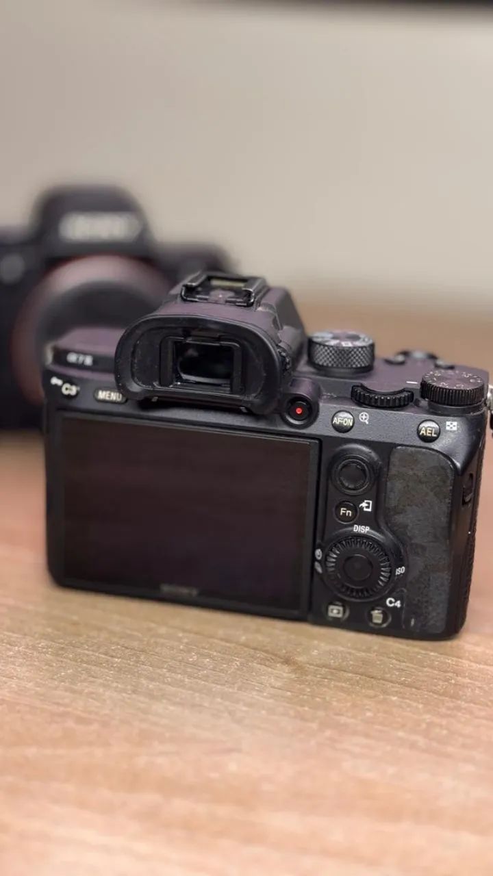 Câmera Sony A7iii em excelente estado - Câmeras e Filmadoras