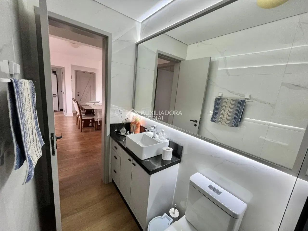 Apartamento 2 quartos c/ suíte em Campinas, reformado e mobiliado, com sacada, sol o dia i - Foto 3