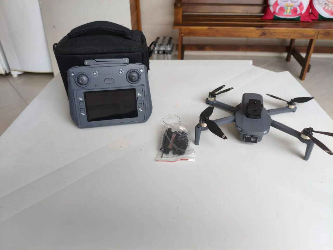 Drone W7 MAX tela no controle, drone  4k UHD câmera profissional 5G e com GPS