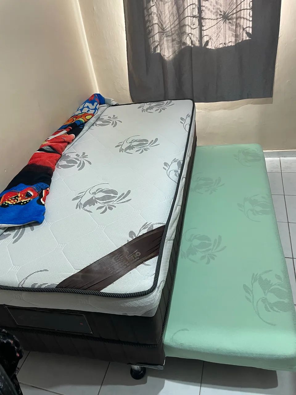Vendo bi cama  com baú 