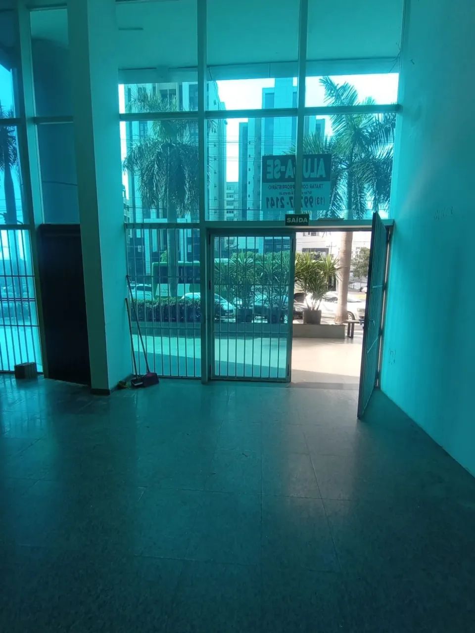 Alugo Sala Comercial na Av do CPA