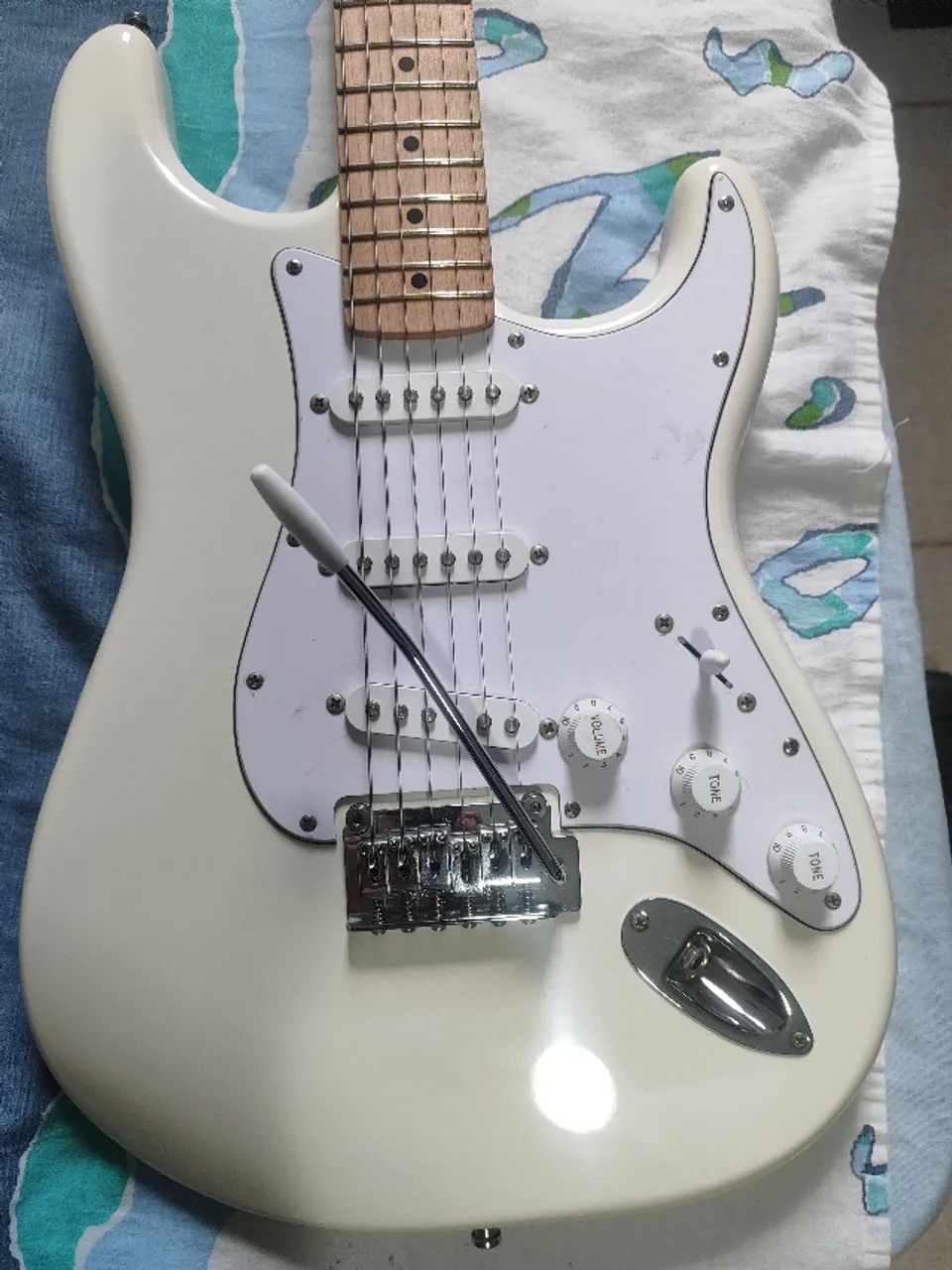 Guitarra Squier Affinity Stratocaster - Olympic White - Foto 3