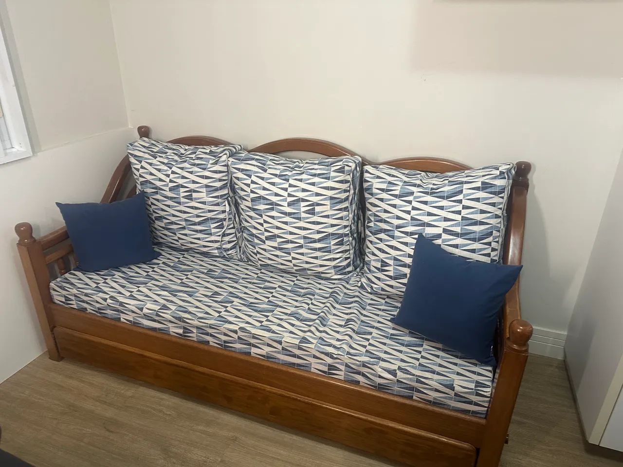 ? Sofá de Madeira Maciça - R$ 1.600,00  - Foto 5