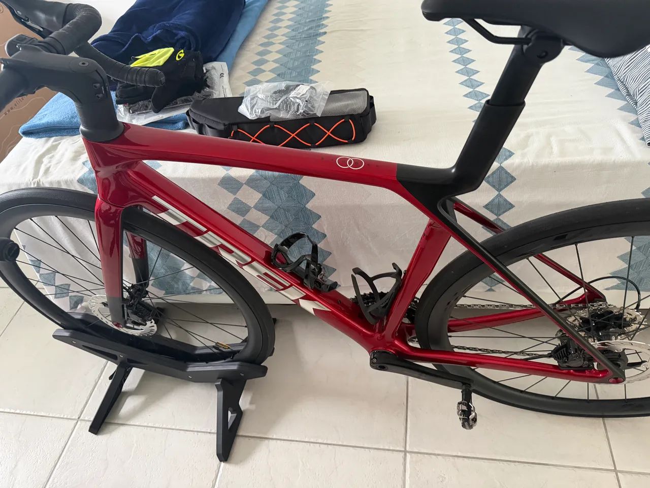 Bicicleta trekk madone carbono com rodas carbono 26 - Foto 2