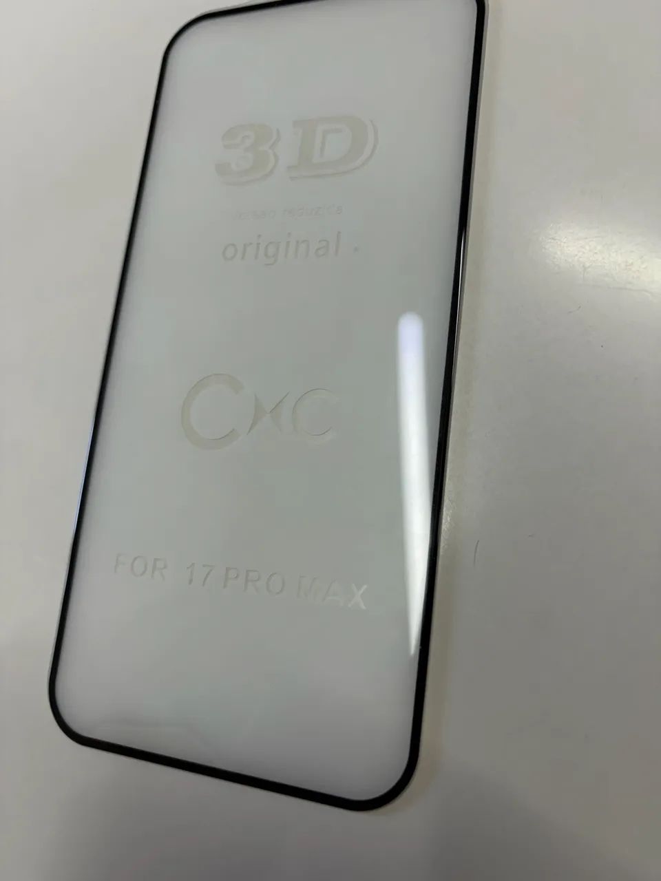 Capa de silicone para iPhone 17 Pro Max - Preto com película 3D de brinde - Foto 4