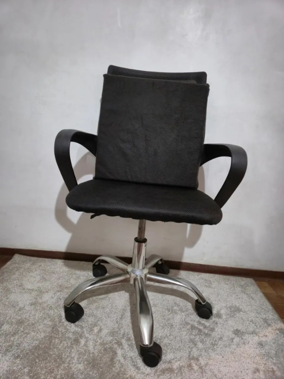 Cadeira para escritório preta - Foto 4
