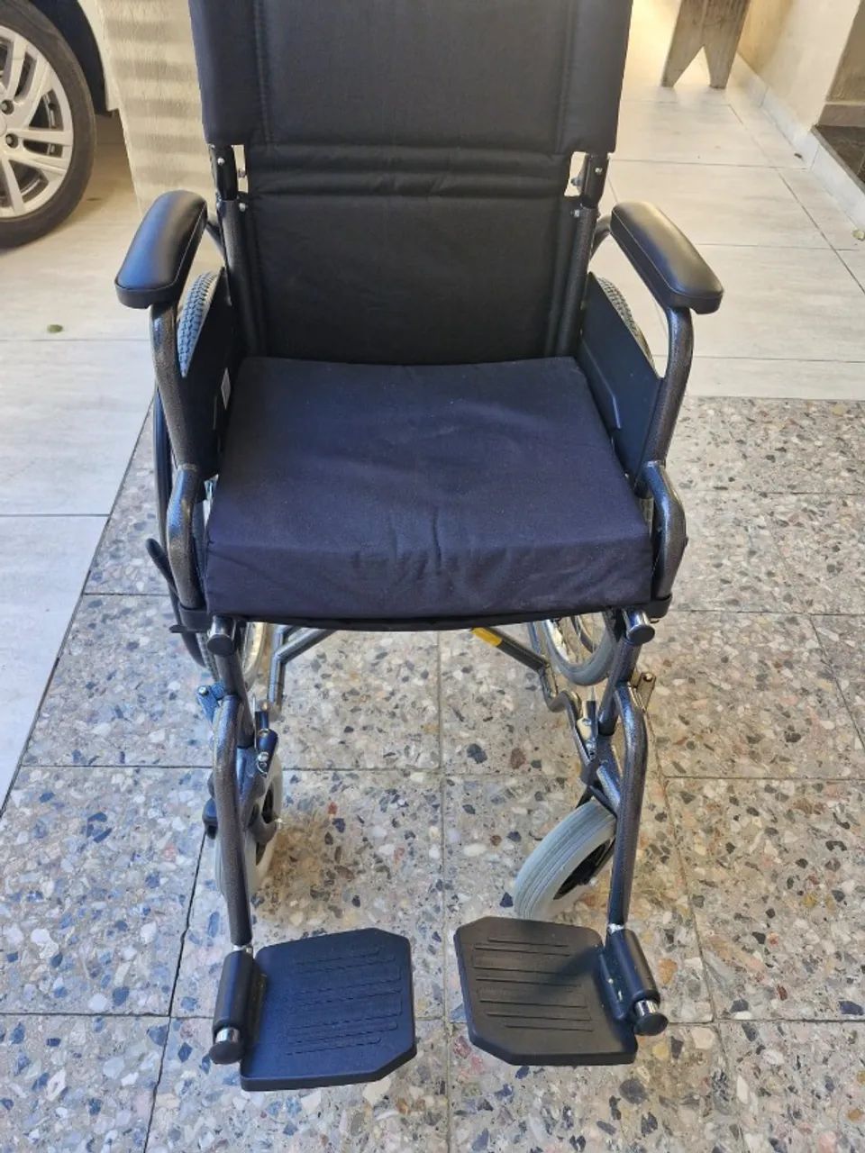 Cadeira de Roda Dellamed Sem Uso - Foto 2