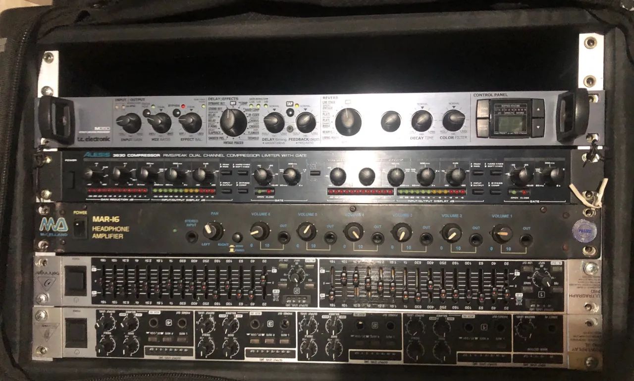 Equalizador Behringer FBQ1502