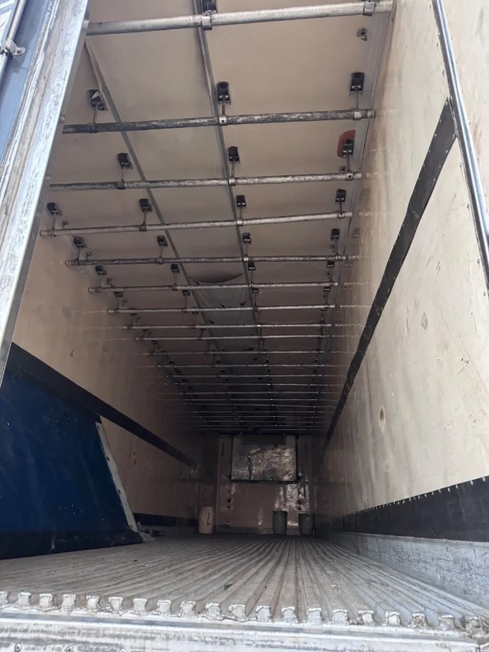CARRETA CÂMARA FRIA 2 EIXOS 22 PALLETS  - Foto 6