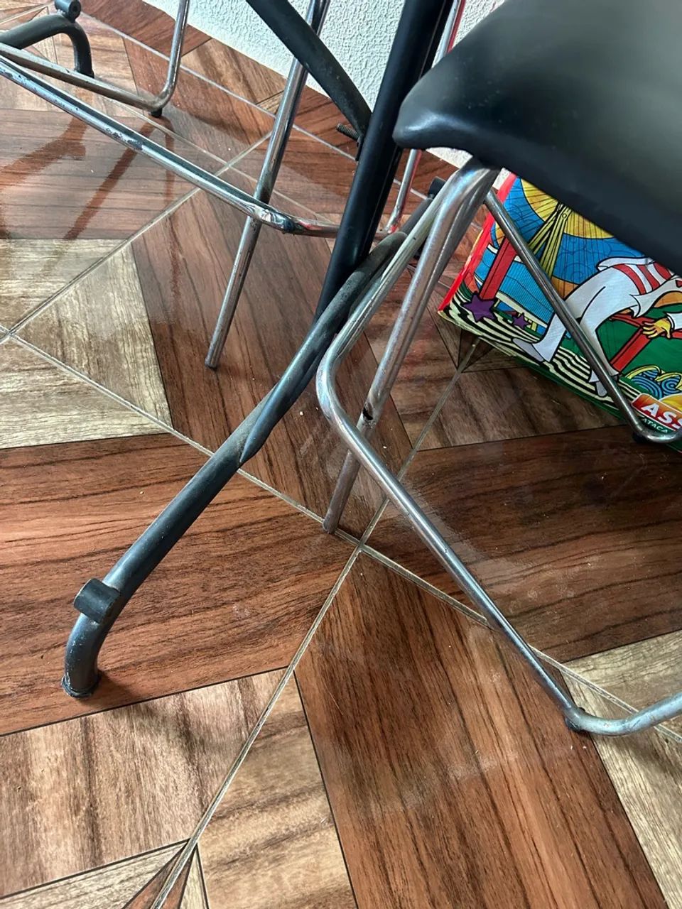 Mesa com 4 cadeiras  - Foto 3