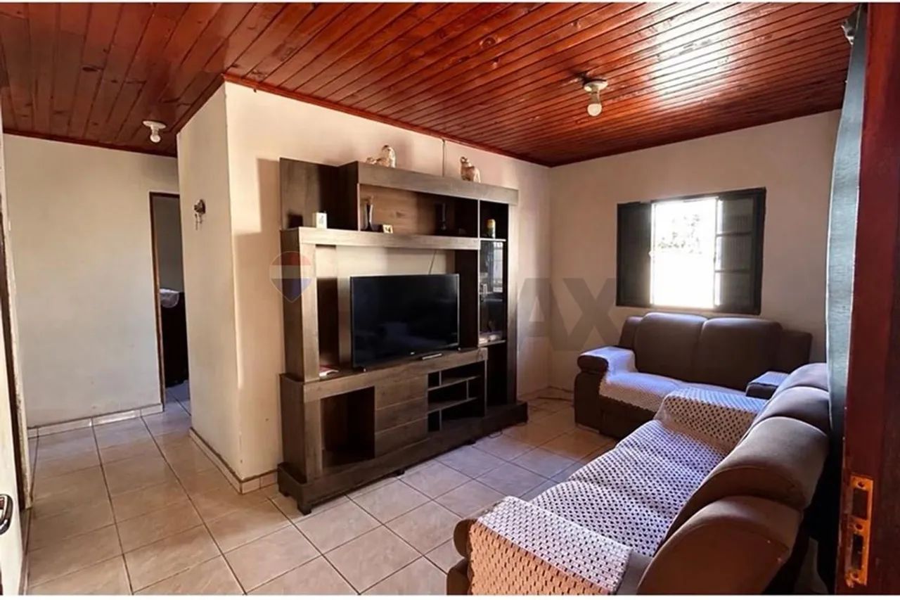 "Casa Ampla com Edícula em Bairro Tranquilo" - Foto 4
