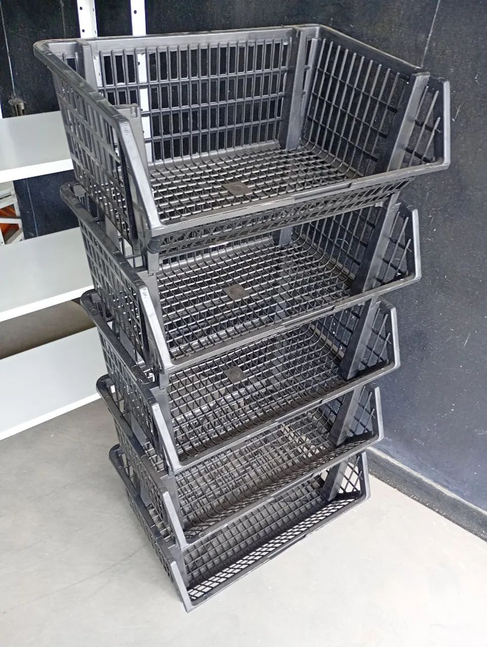 CESTO PLASTICO EMPILHAVEL P LOJAS * - Foto 3