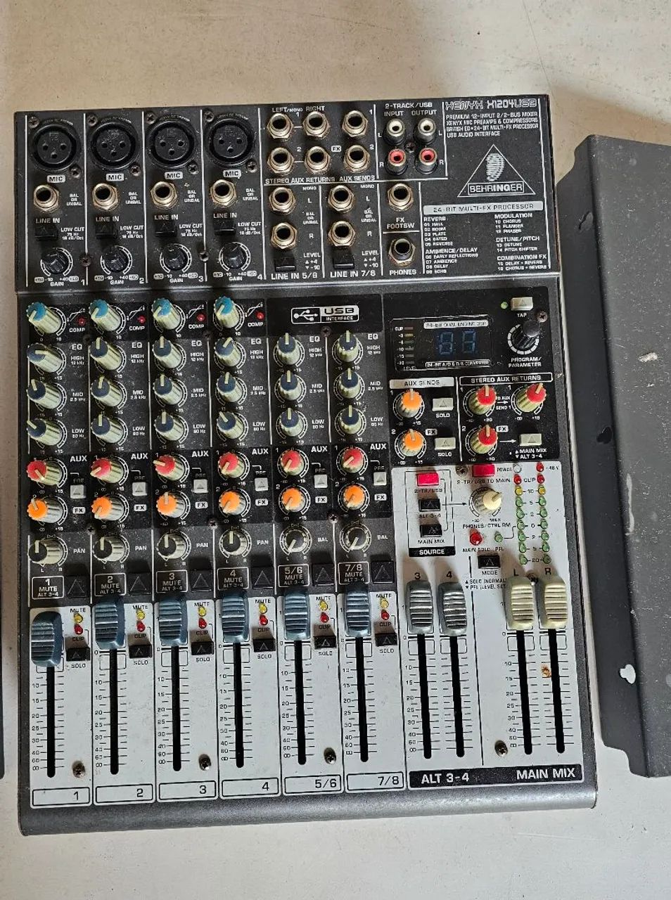 Mesa de SOM 8 Canais Behringer - Foto 3