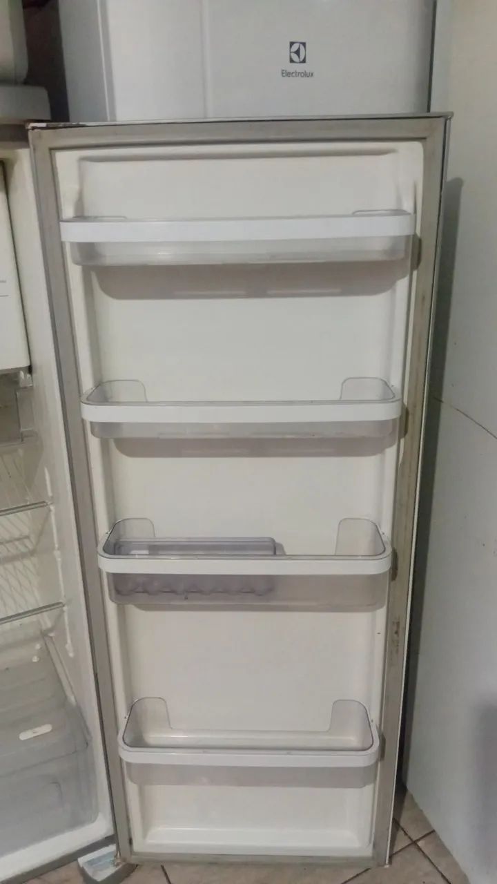 Electrolux REF38 323L 127v 680,00$ - Foto 3
