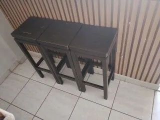 3 banquetas de madeira