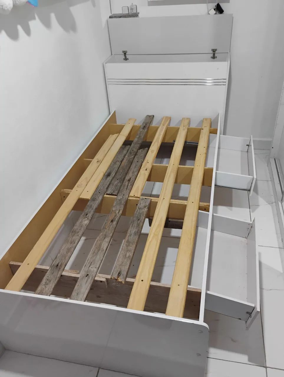 Cama de solteiro com 2 gavetas e baú 64962683394819121