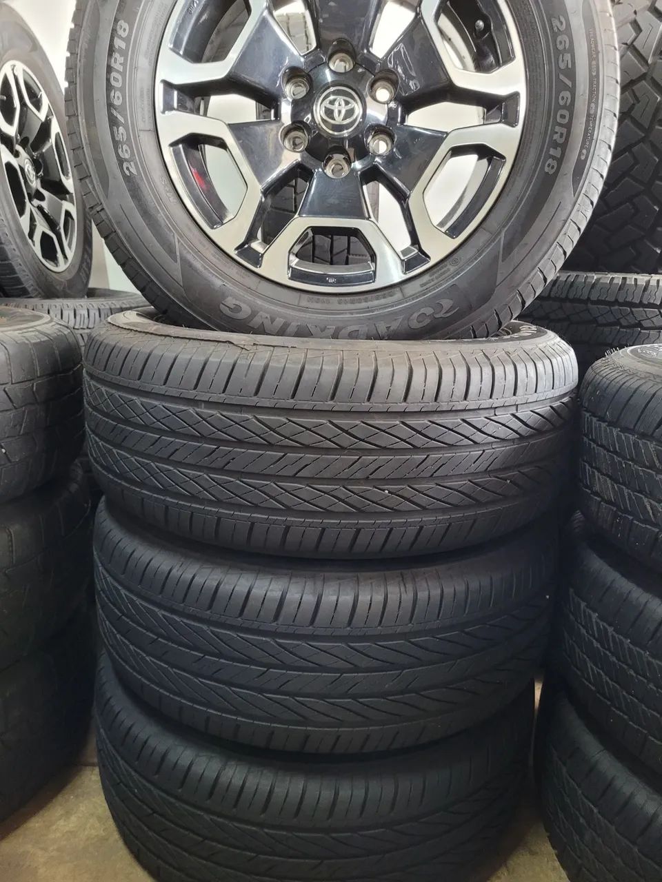 Jogo de roda da Hilux aro 18 original - Foto 2