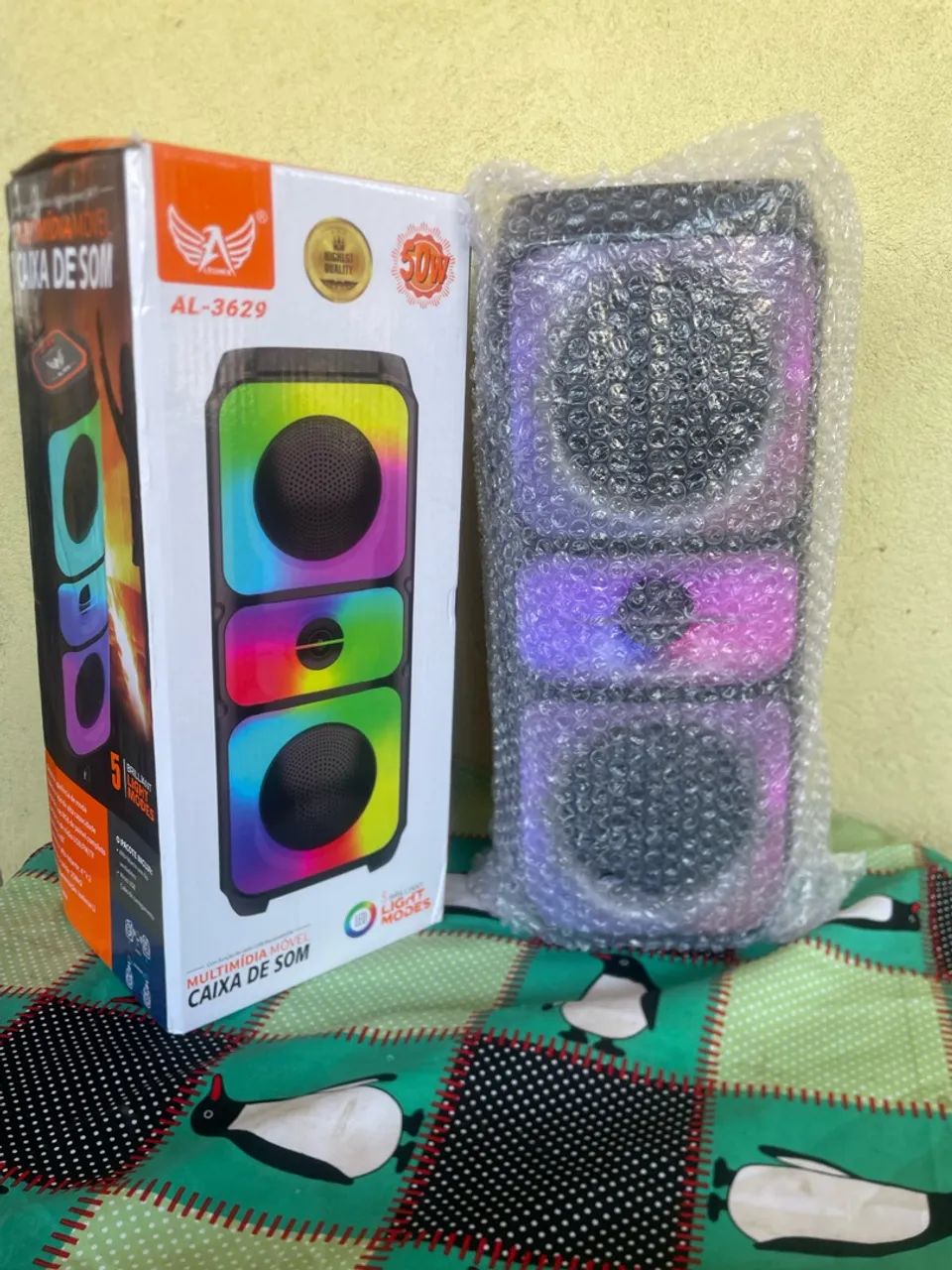 CAIXA DE SOM BLUETOOTH (NOVA) LACRADA NA CAIXA 39 cm de altura