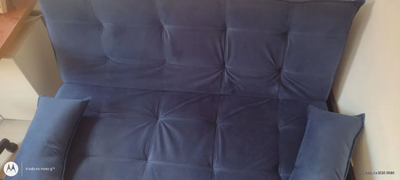 Vendo um sofá cama da Mobly azul veludo foi usado uma vez  - Foto 4