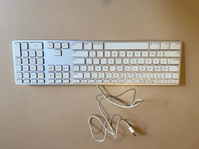 Teclado Apple QWERTY Inglês internacional cor branco (USADO)