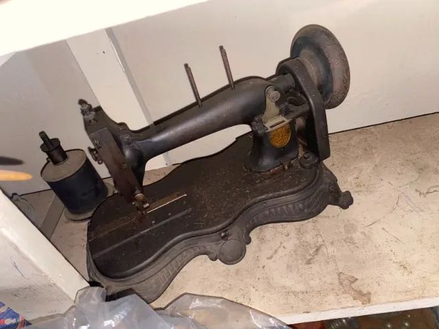 Máquina de costura de manivela em ferro fundido - Foto 2