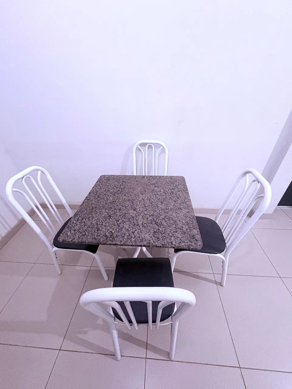 Conjunto Mesa de Jantar / Cozinha com Tampo de Granito e 4 Cadeiras - Foto 2