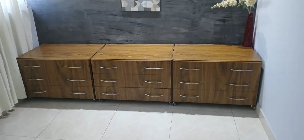 comoda 3 gavetas com rodinhas e deslizamento das gavetas 