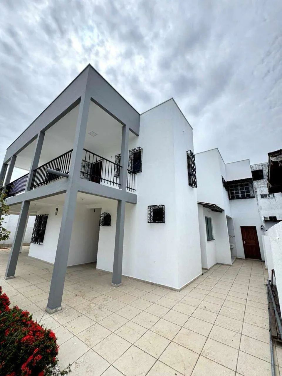 Casa 4 Quartos com 2 Suítes e 5 Vagas no Le Village Blanc - Chapada