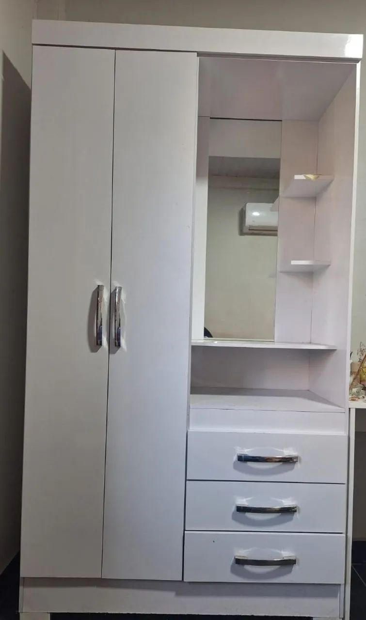 Vende-se esse Guarda Roupa de solteiro 