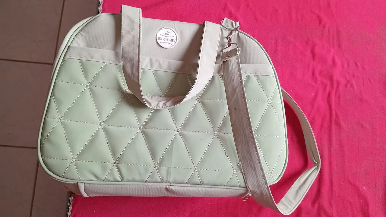Doação Bolsa de bebê é sandálias 