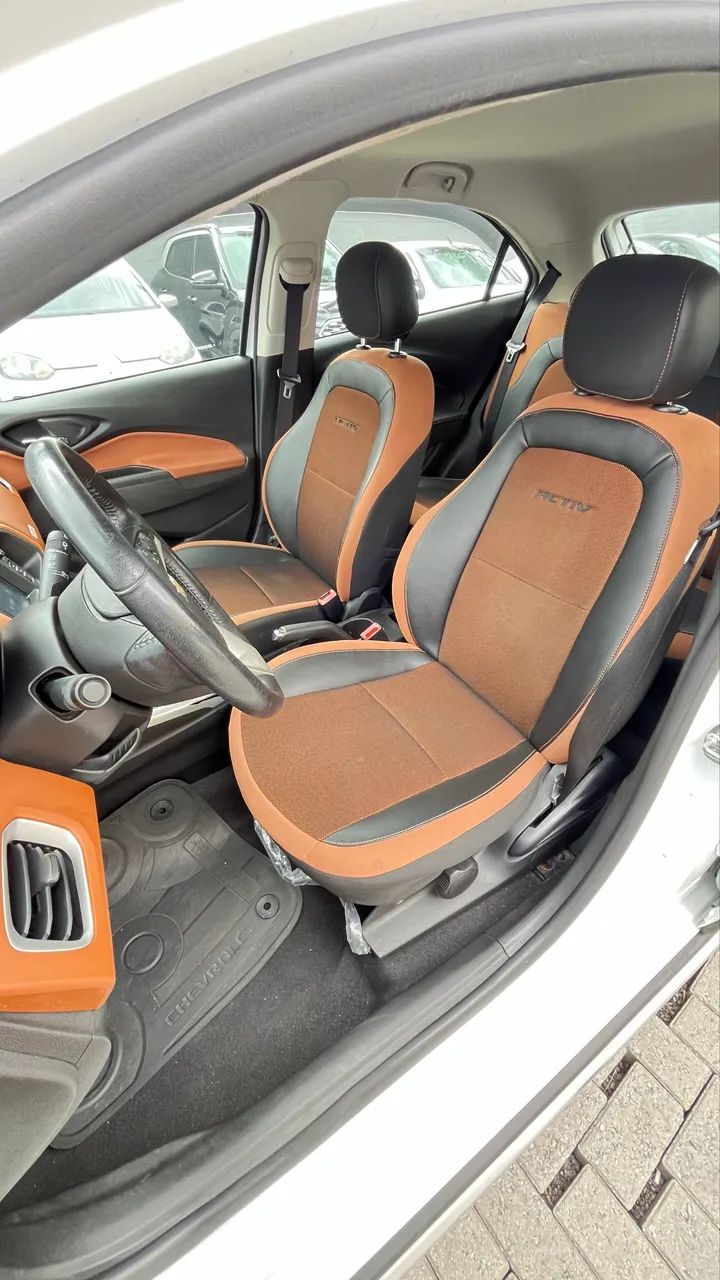 Chevrolet Onix Activ 1.4 8V Flex Mec. 4P 2018 - Foto 4