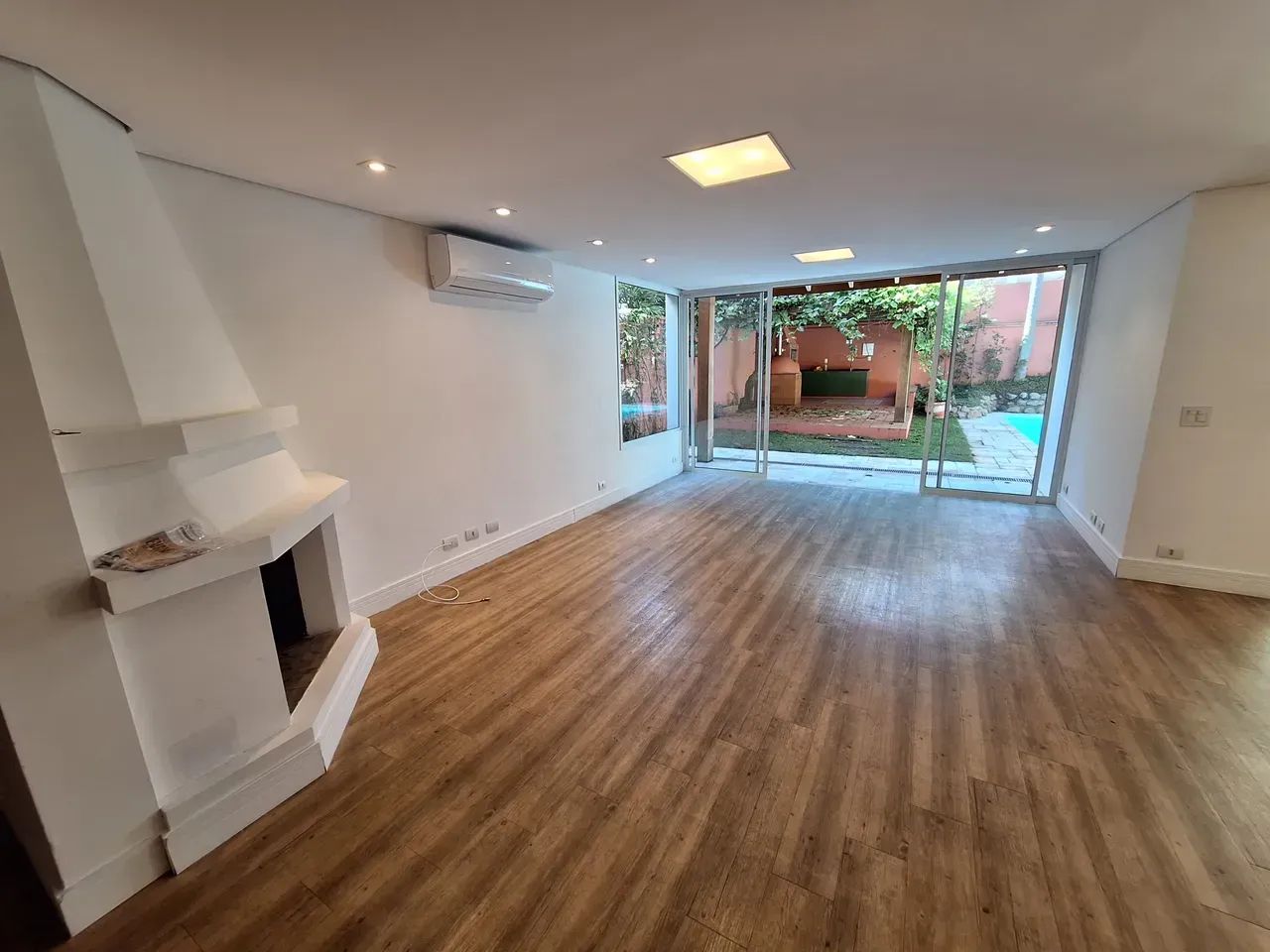Casa 3 Suítes com Piscina e Churrasqueira | 246 m² | 4 Vagas - Foto 3
