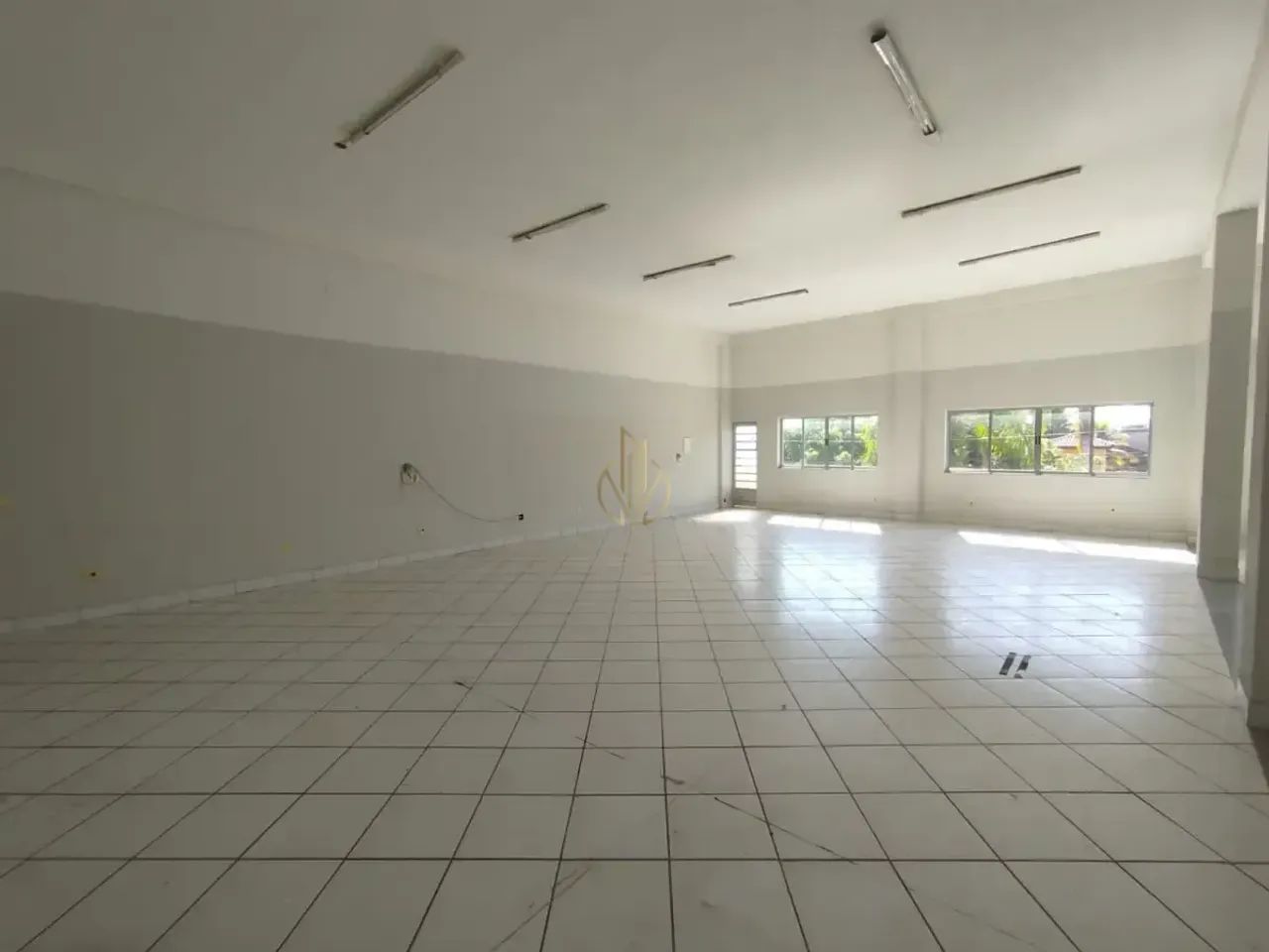 Loja comercial espaçosa 321m² com 2 banheiros na Avenida dos Trabalhadores, Mogi Guaçu - Foto 11
