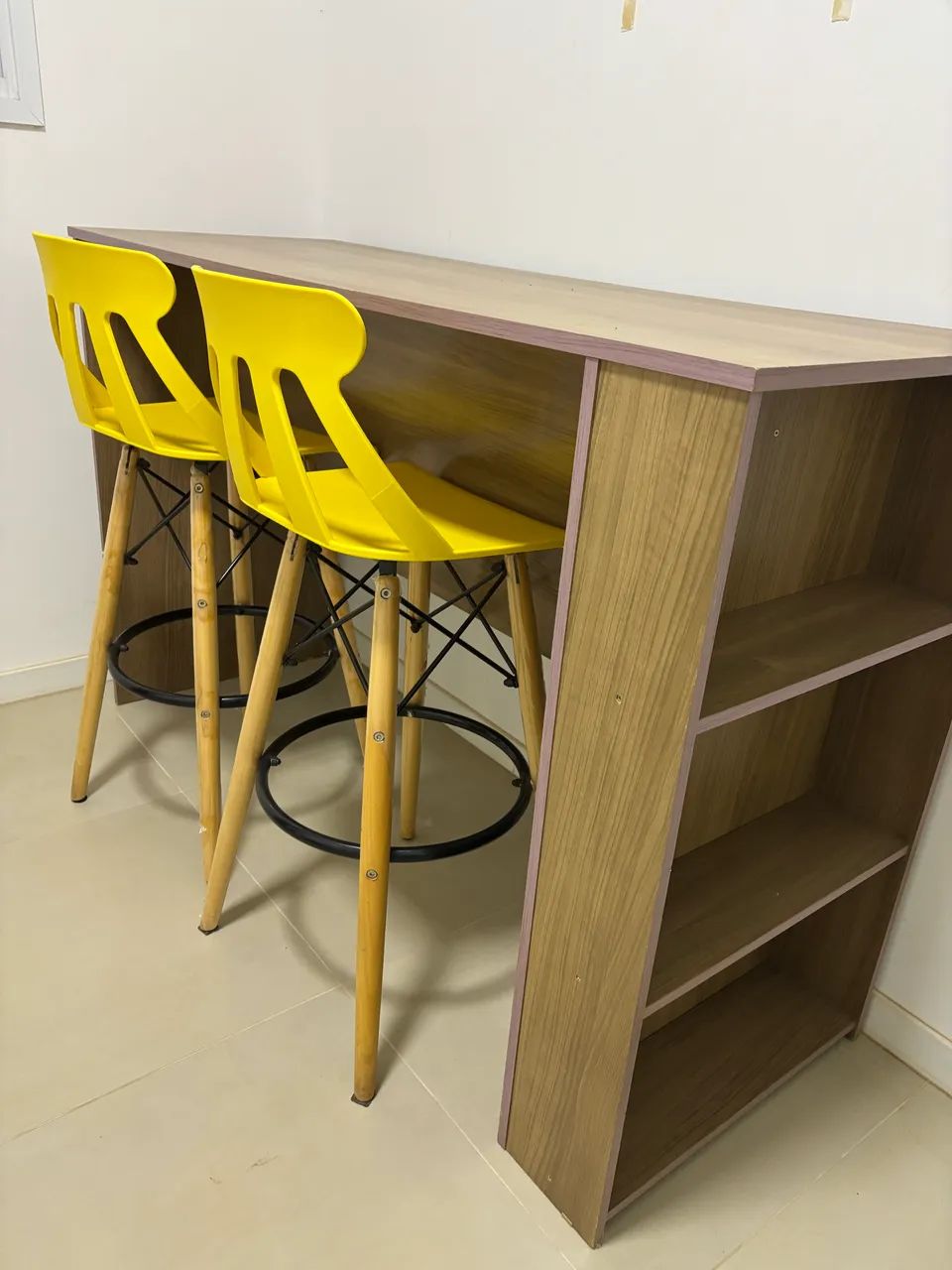 Balcão com banquetas