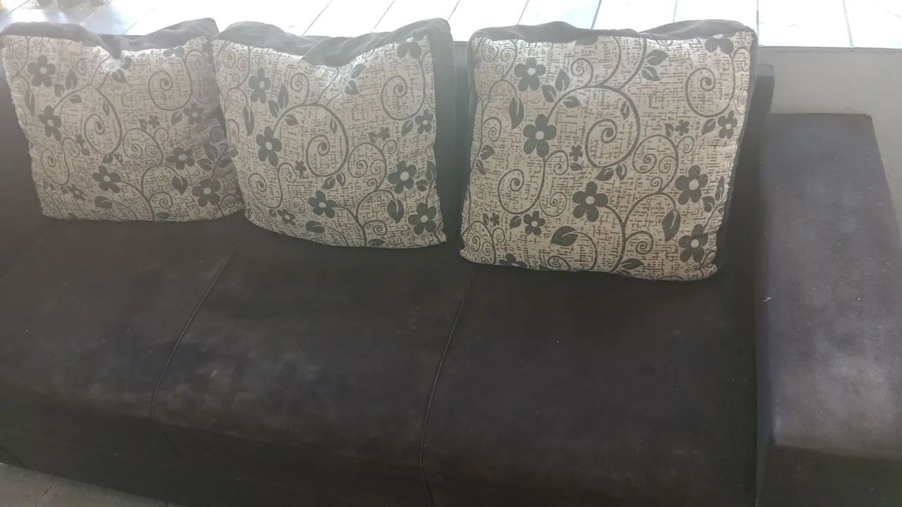 Vendo sofá 2 e 3 lugares com puff  - Foto 2