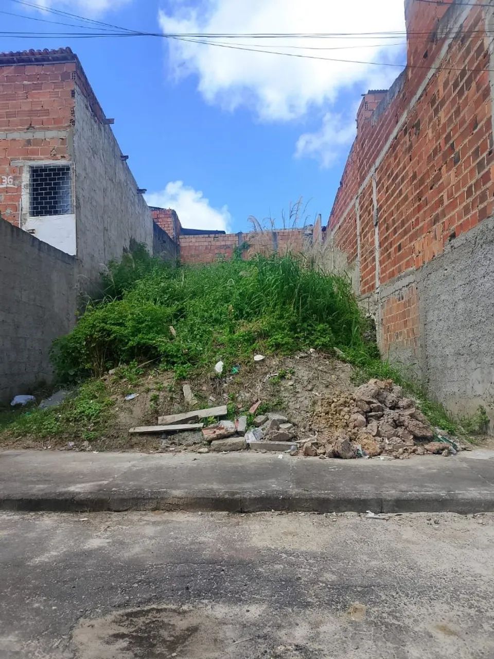 Vendo- se um terreno.