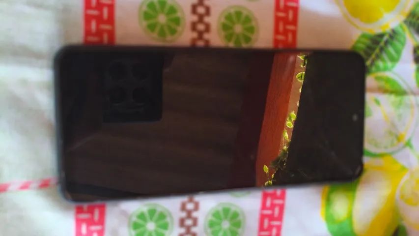 Celular redmi note 10s tela quebrada e ele tá aberto 