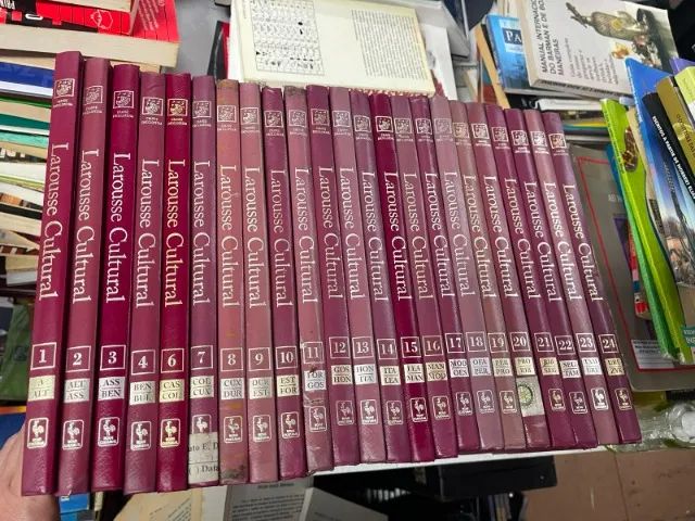 Enciclopedia Larousse Cultural completa com 24 volumes